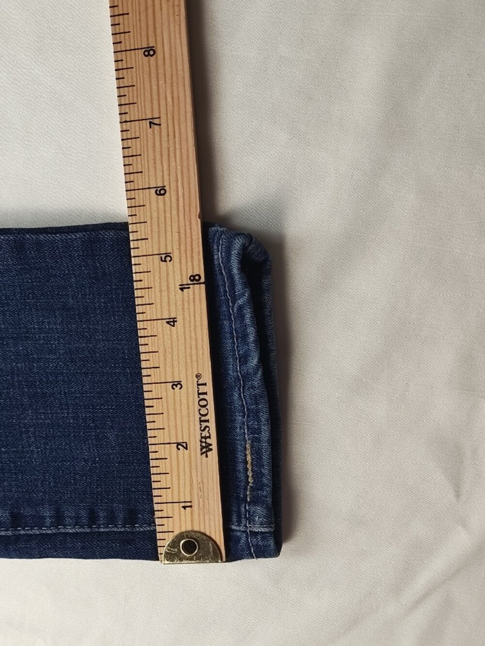 Levi's 311 Shaping Skinny Dark Medium Wash Jeans Women's Size 29 - Picture 8 of 11
